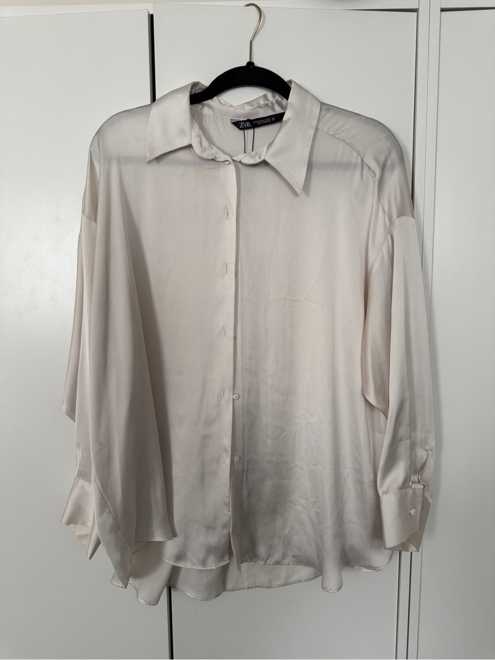 Zara women’s Cream Satin Long-Sleeve Button-Up Shirt